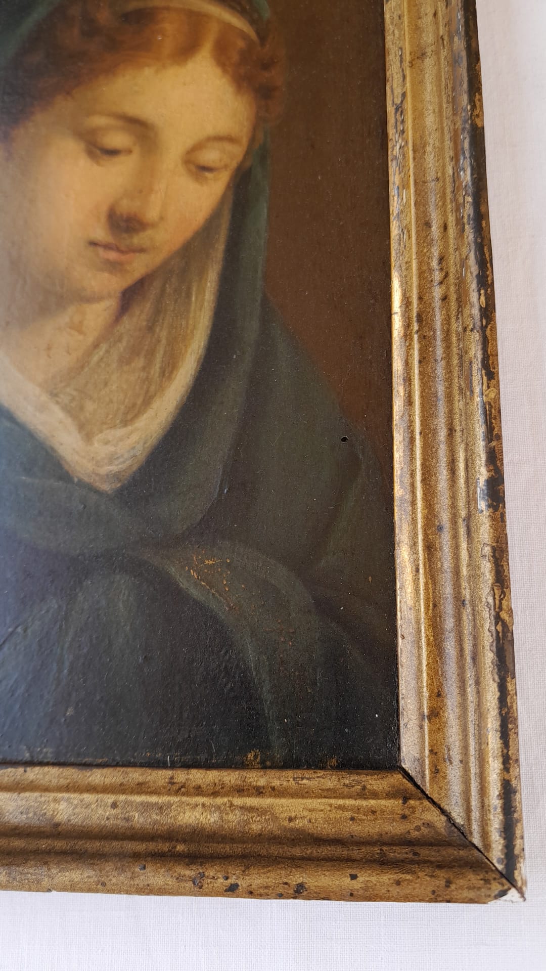 Dettaglio di Antico dipinto devozionale della Madonna