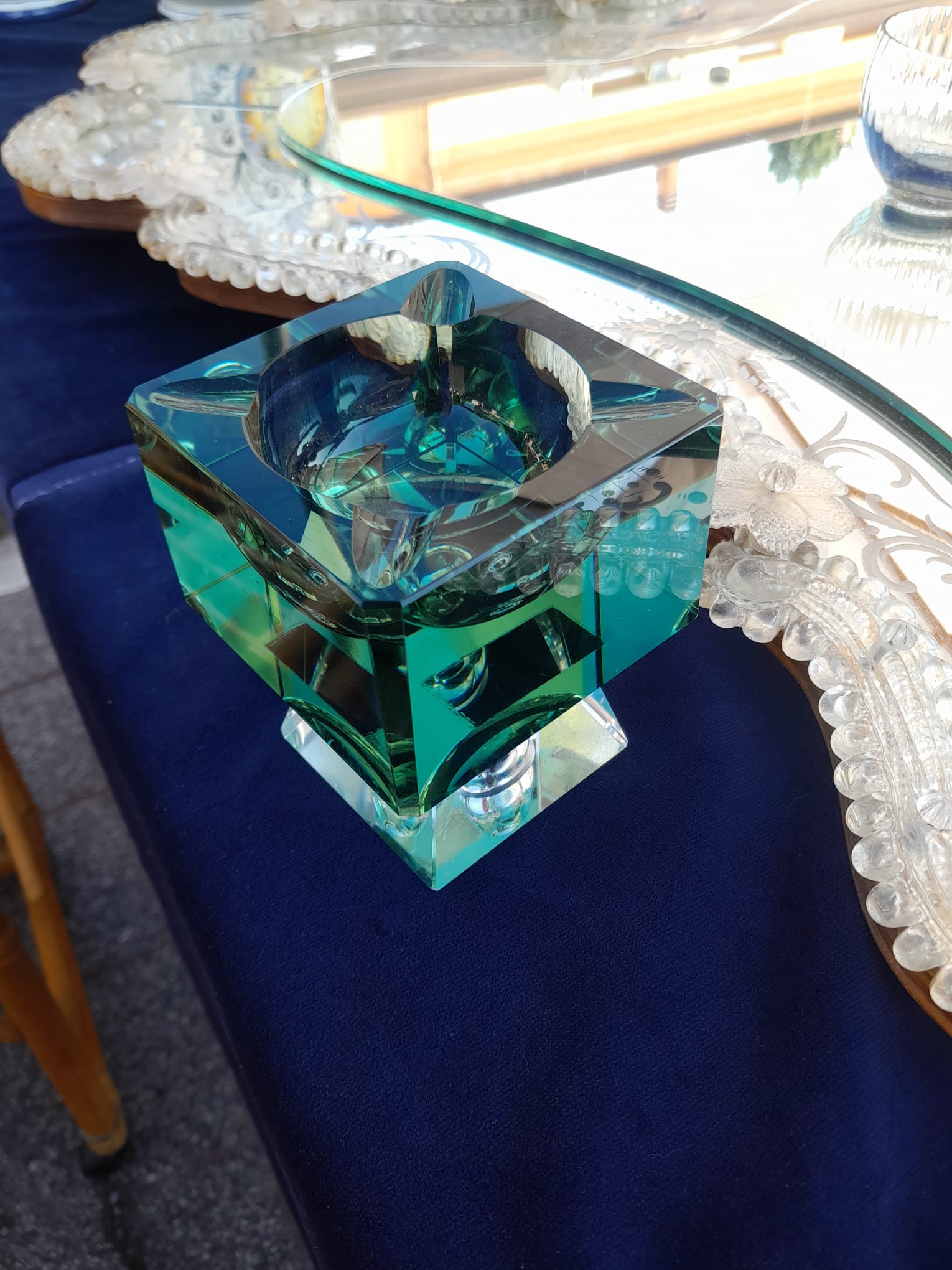 Dettaglio di Posacenere / Centrotavola in cristallo ottico sfaccettato