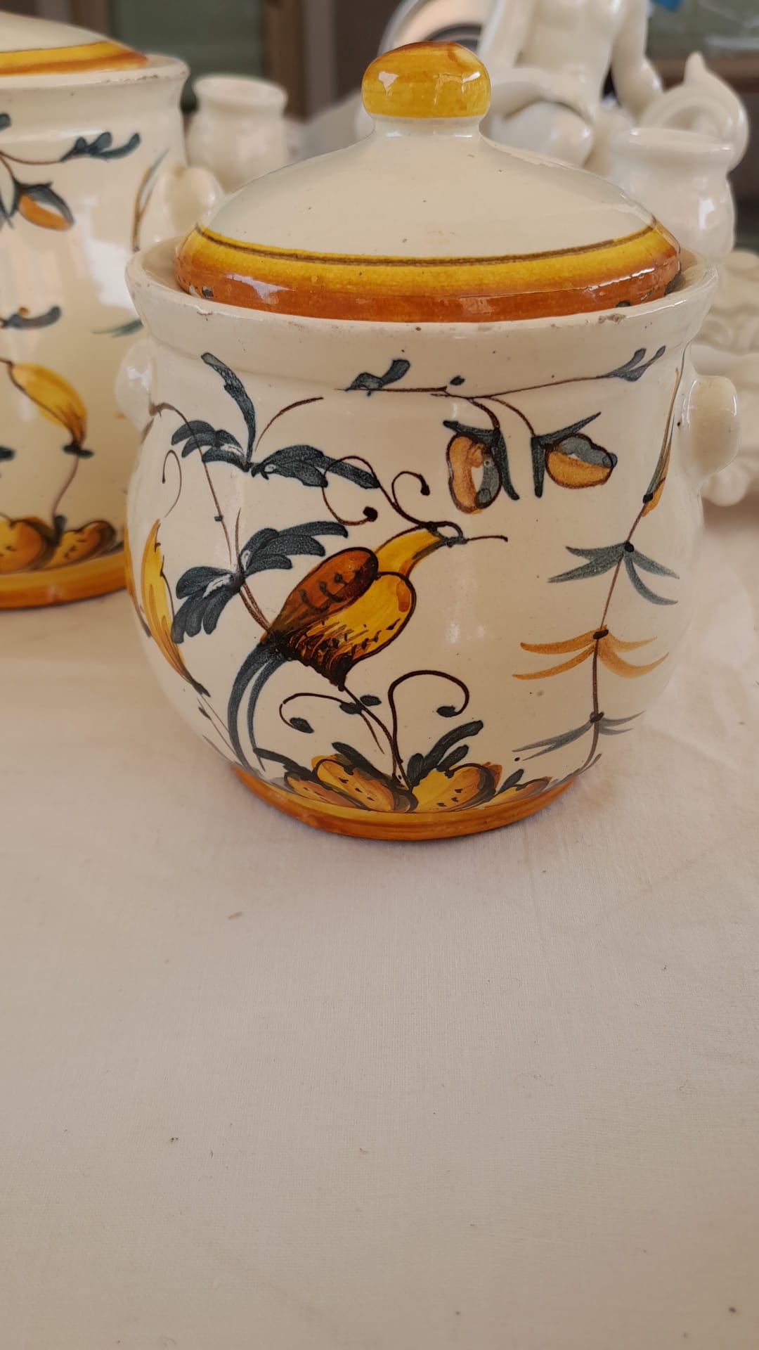 Dettaglio di Tris di vasi porta-spezie in ceramica artistica